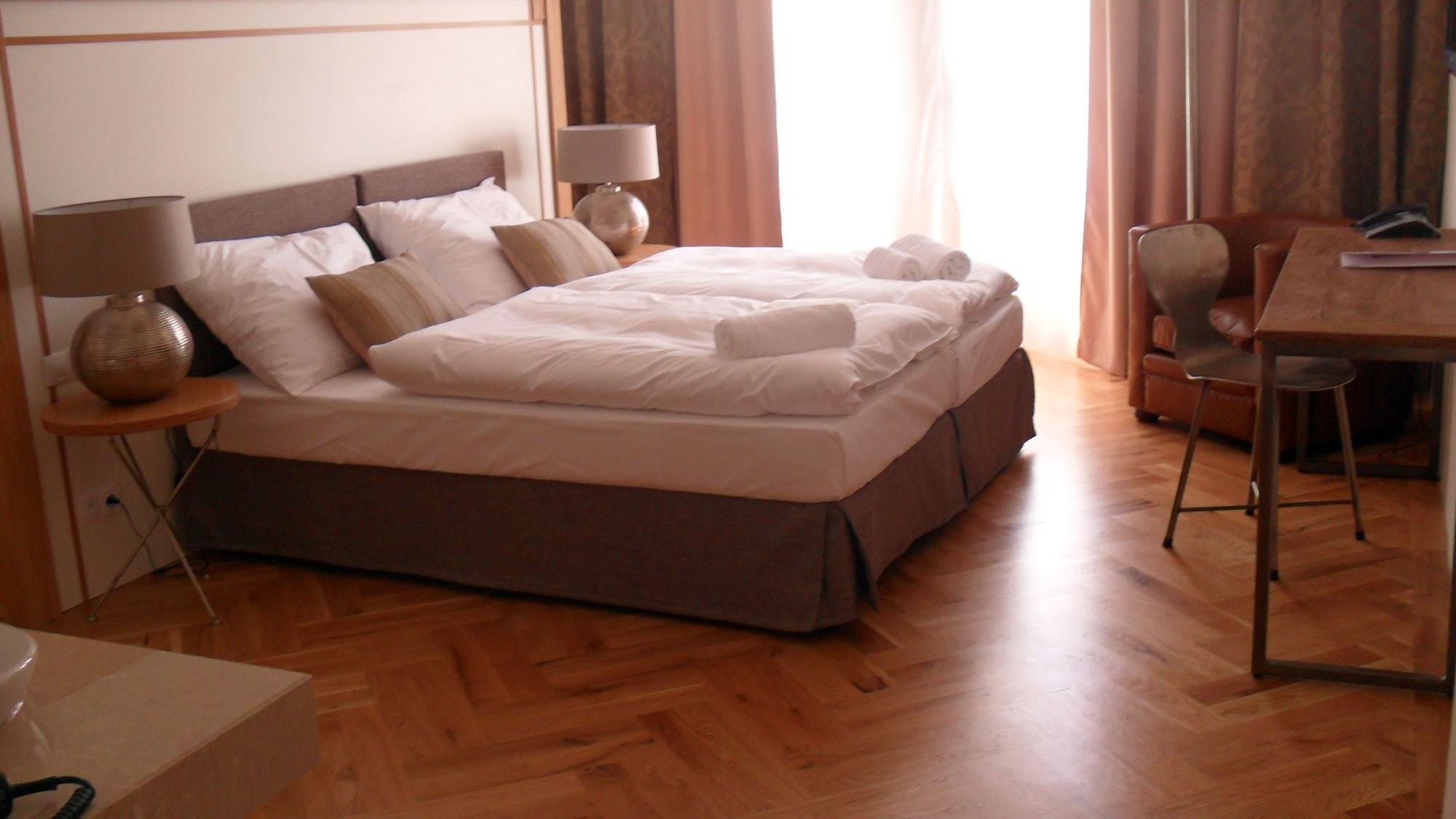 Jungmann Hotel Прага Экстерьер фото