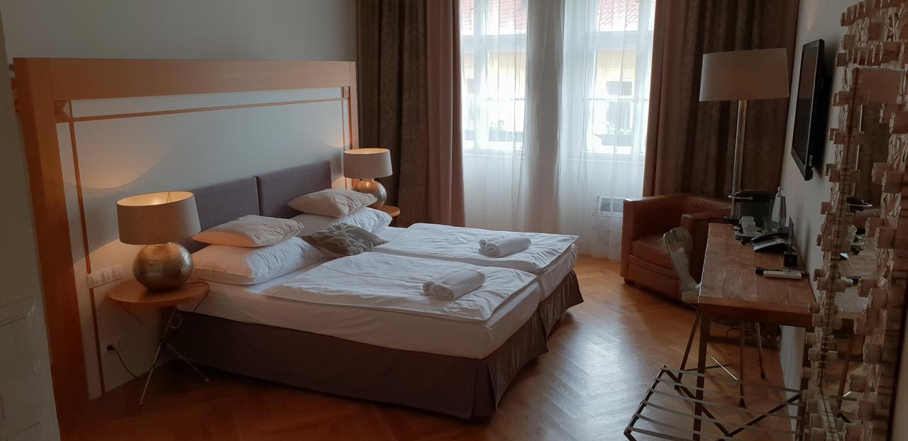 Jungmann Hotel Прага Экстерьер фото